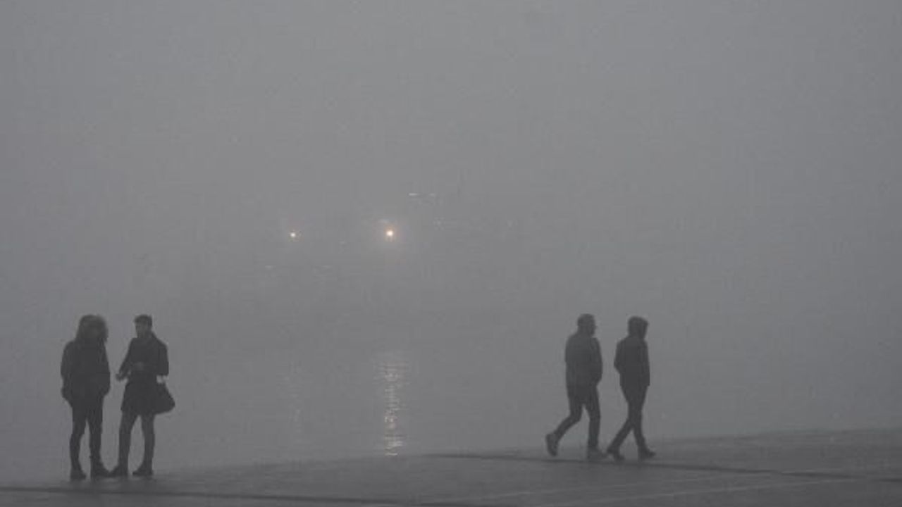 Çanakkale Boğazı sis nedeniyle transit gemi geçişlerine kapatıldı