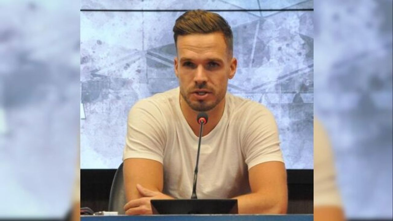 Trabzonspor'un yeni transferi Novak imzayı attı