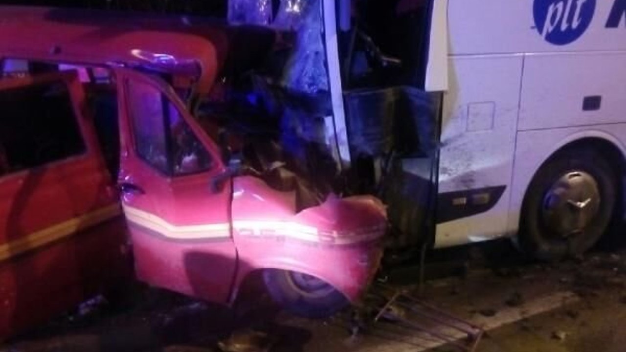 Amasya’da otobüs ile minibüs çarpıştı: 1 ölü, 4 yaralı