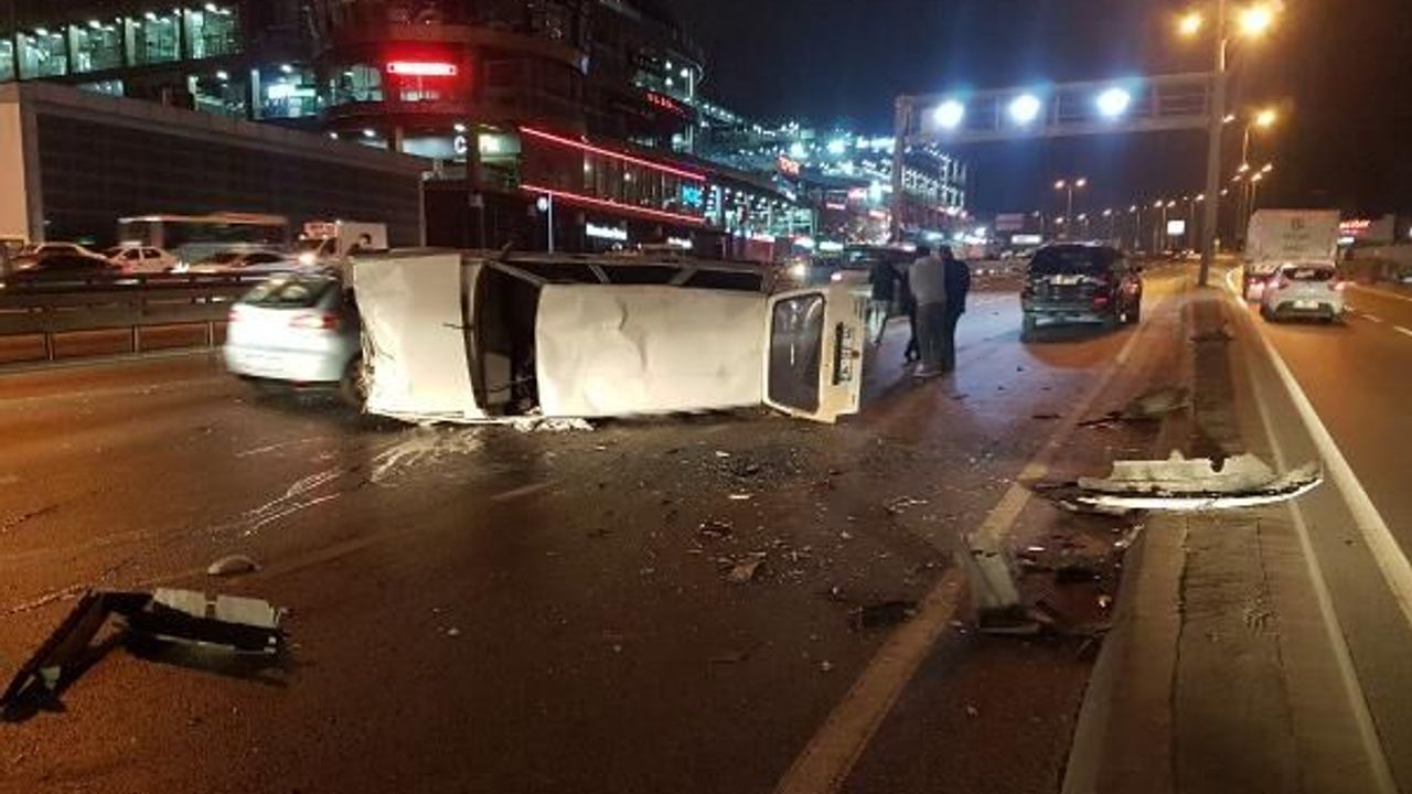 Beylikdüzü'nde zincirleme kaza, D-100'de trafik yoğunluğu oluştu 1