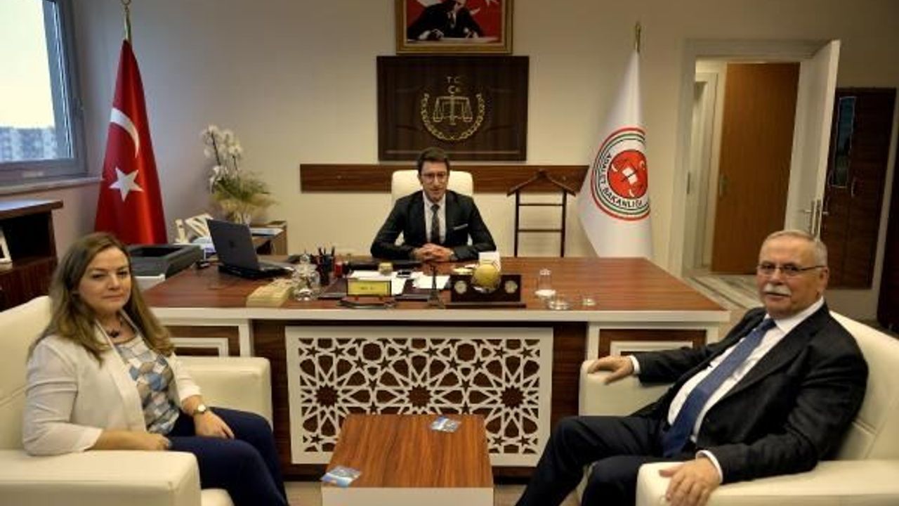 Başkan Gökhan, İdare Mahkemesi Başkanı Akçer'i ziyaret etti