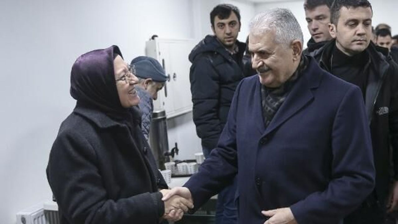 Binali Yıldırım sabah namazını Amine Hatun Camii'nde kıldı