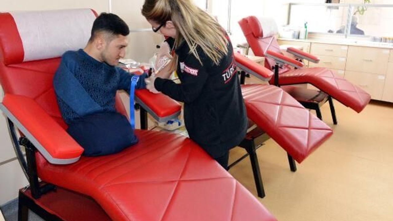 Vücudunun büyük bölümü olmayan Ömer, kök hücre bekleyenlere umut oldu