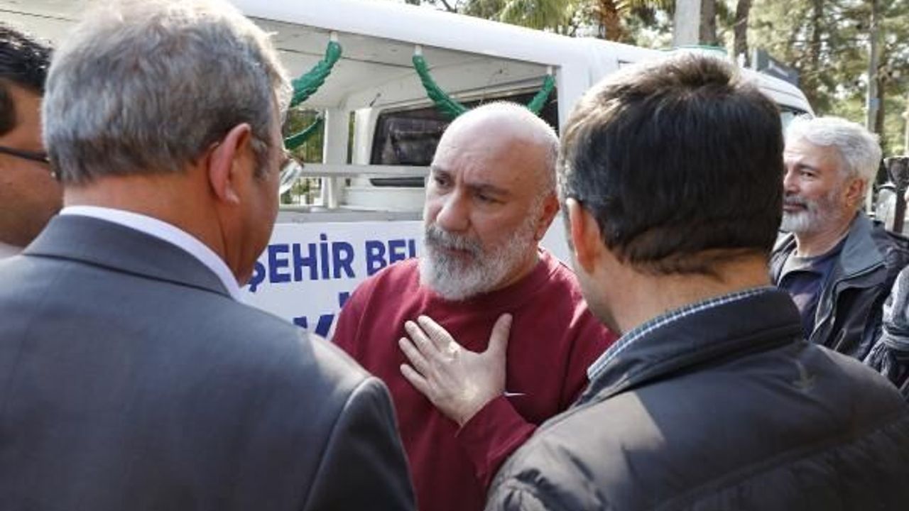 Oyuncu Mustafa Avkıran'ın babası, Antalya'da toprağa verildi