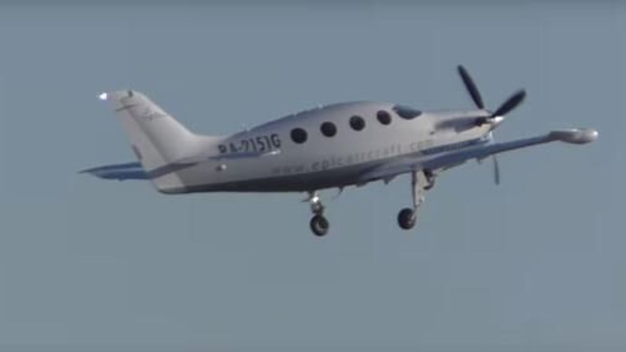 Almanya’da küçük uçak düştü, olay yerine giden polisler kaza yaptı: 5 ölü