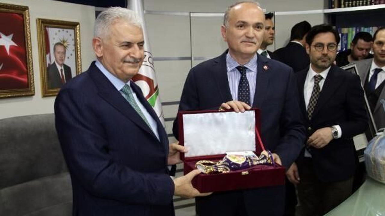 Binali Yıldırım, Düzce Belediye Başkanı seçilen Özlü'yü ziyaret etti