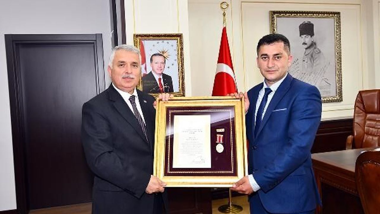 Gazi er Güleryüz'e Devlet Övünç Madalyası verildi