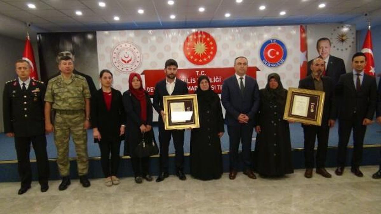 Kilis'te şehit ailelerine Devlet Övünç Madalyası ve Berat