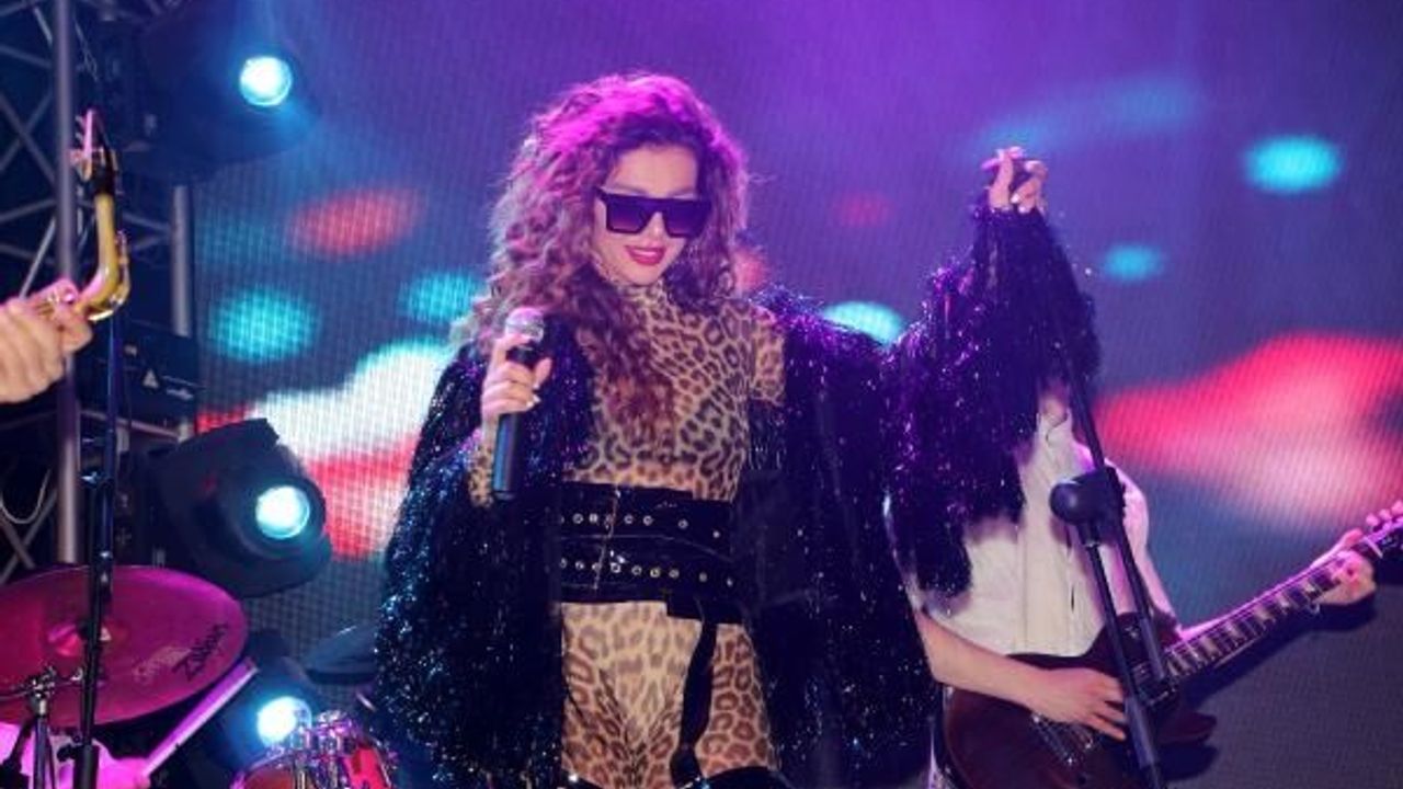 Ukraynalı şarkıcı Anna Sedokova, Alanya'da konser verdi