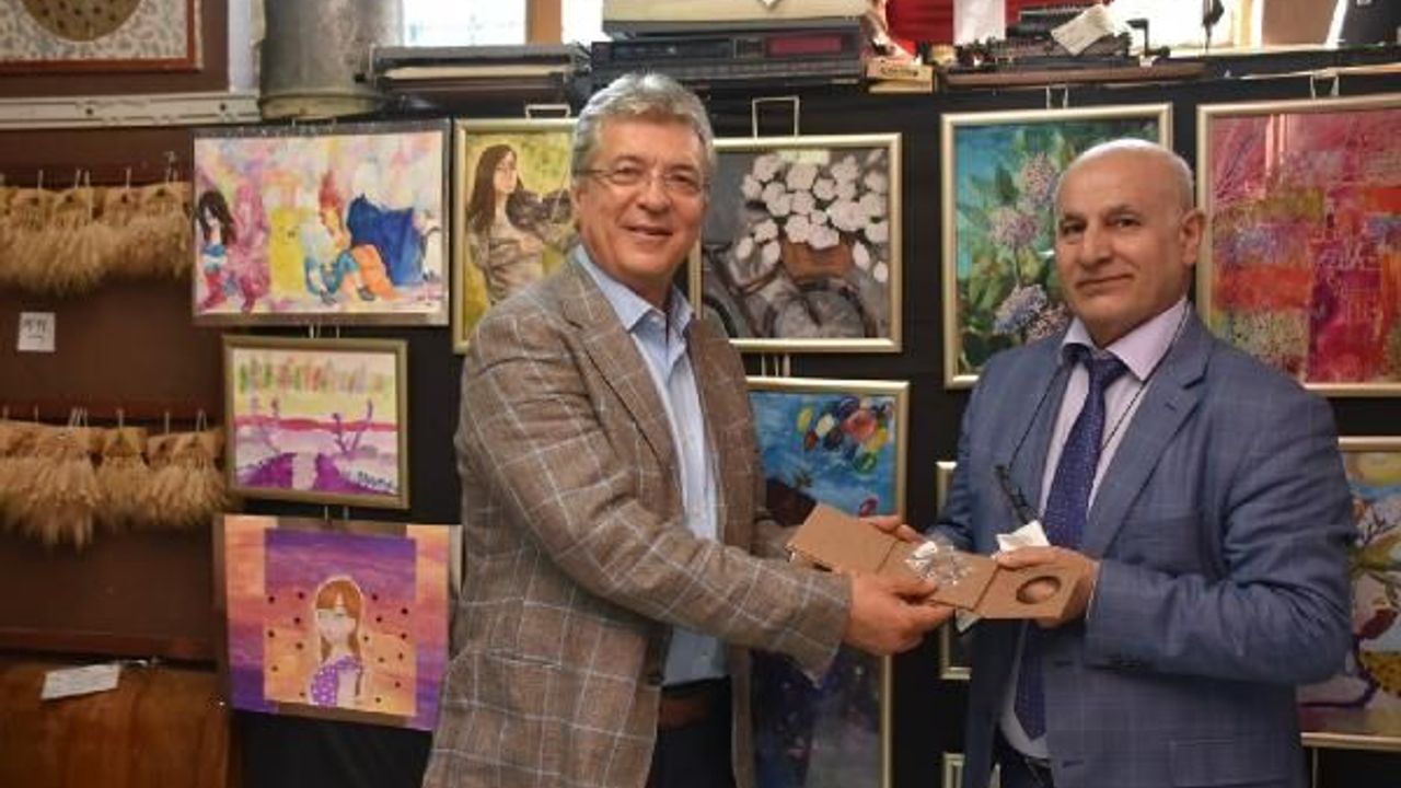 Ressam ve heykeltraş Selim Turan anısına karma sergi