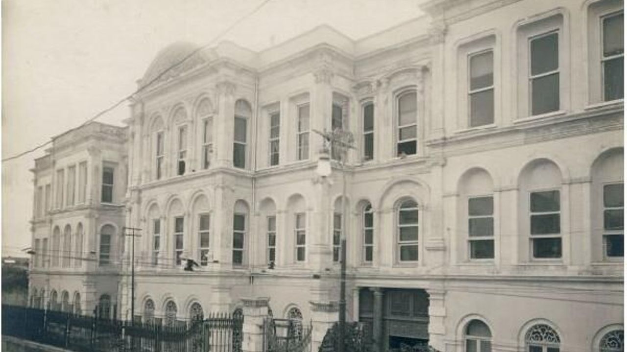 Türkiye'nin ilk kadın üniversitesi 1914'te kuruldu