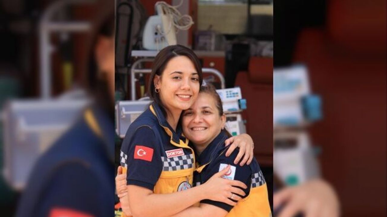 Doktor İrem, hemşire annesiyle birlikte hayat kurtarıyor