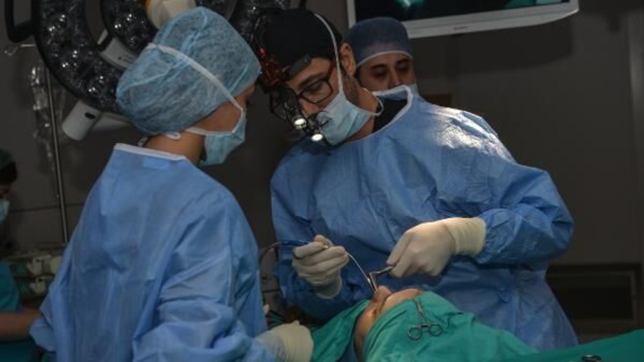 Türk doktor ameliyat etti, 350 yabancı doktor izledi