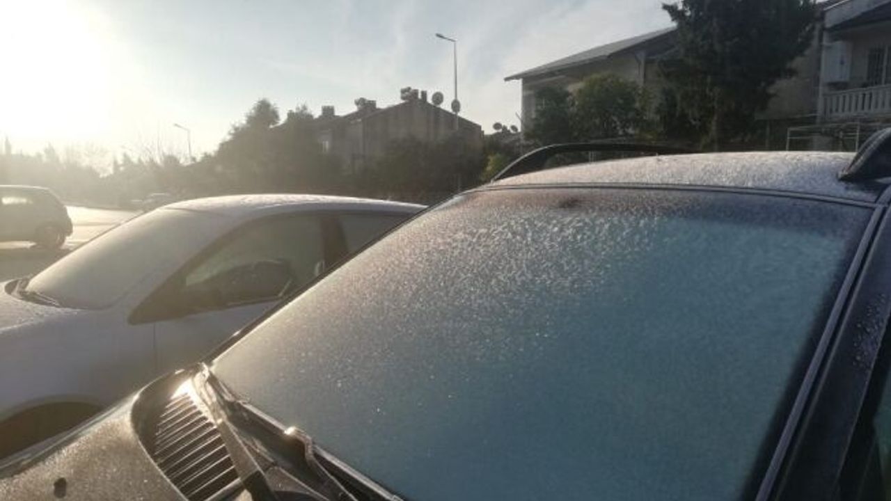 Arabalar buz tuttu, vatandaşlar zor anlar yaşadı