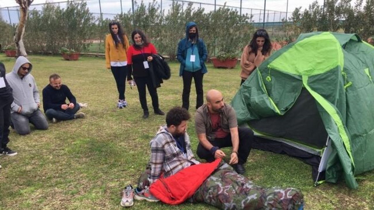 Doğada yaşayıp zor şartlarda hayatta kalmayı öğrendiler
