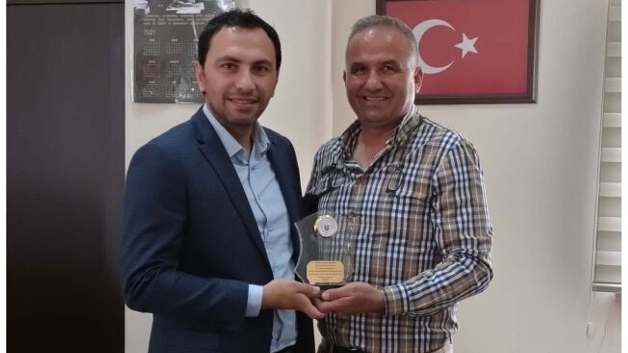 MEÜ Öğretim Üyesi Doç. Dr. Hüseyin Gümüş’e ‘Yılın En İyi Sportif Davranış’ ödülü