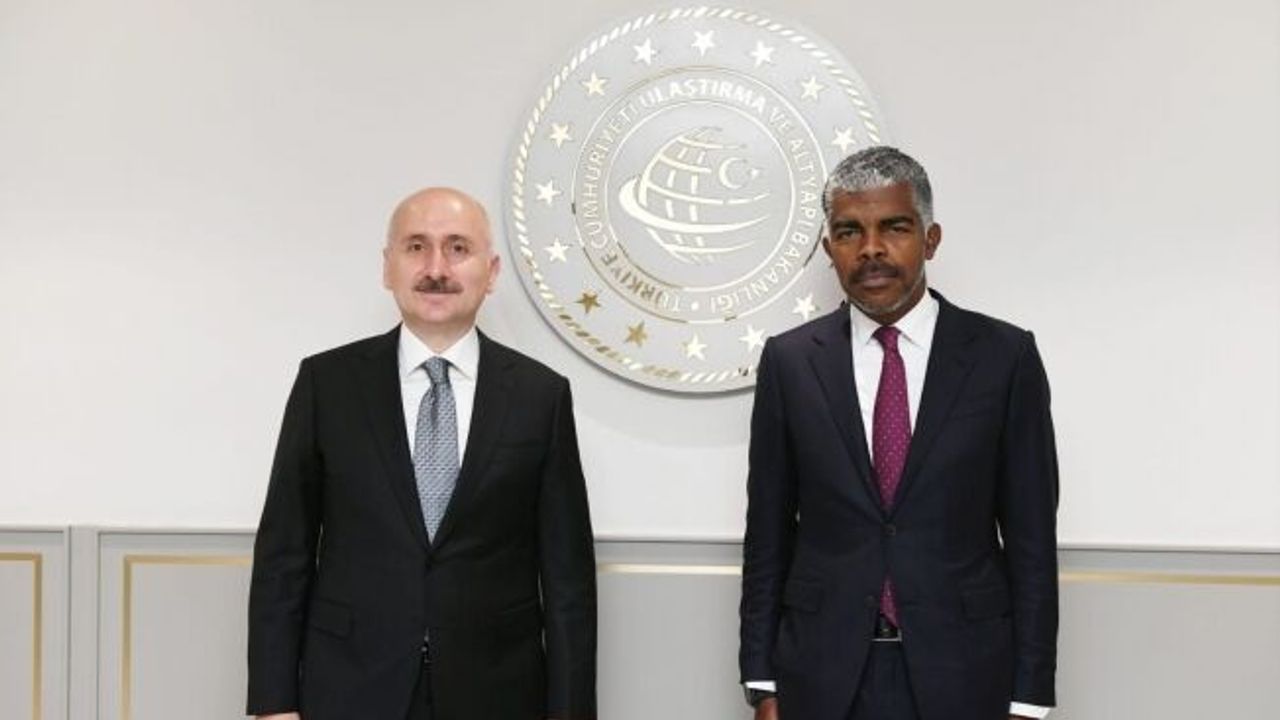 Bakan Karaismailoğlu, Angola Ulaştırma Bakanı Ricardo Viegas d’Abreu ile bir araya geldi