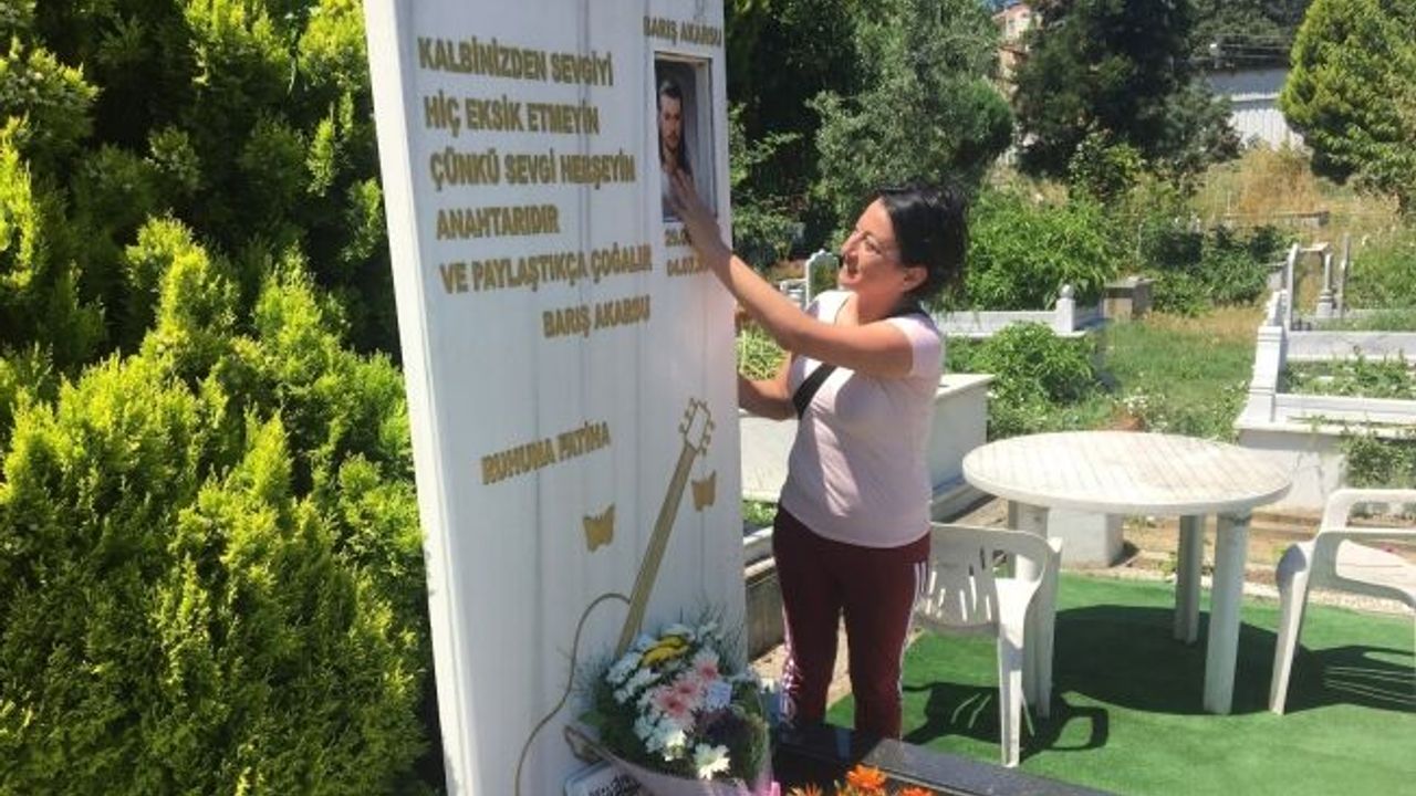 Barış Akarsu doğum yıl dönümünde kabri başında anıldı