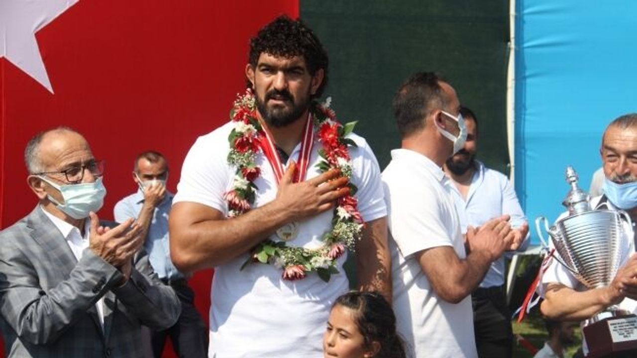 Konyalı pehlivan İsmail Koç memleketinde ’şampiyon’ gibi karşılandı