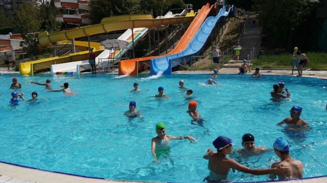 Keçiören Belediyesinin aqua parklarına gençlerden büyük rağbet
