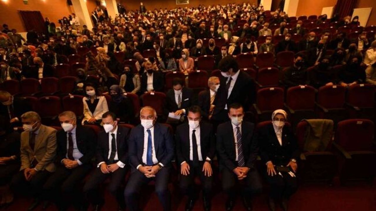 Ankara’nın en büyük tiyatro salonu olan Devlet Tiyatroları Pursaklar Sahnesi açıldı