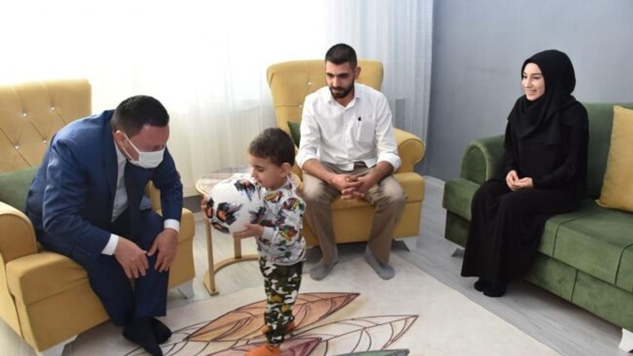 Beyoğlu’ndan terör örgütü PKK’nın şehit ettiği Yasin Börü ailesi ve ağır yaralanan Yusuf Er’e vefa ziyareti