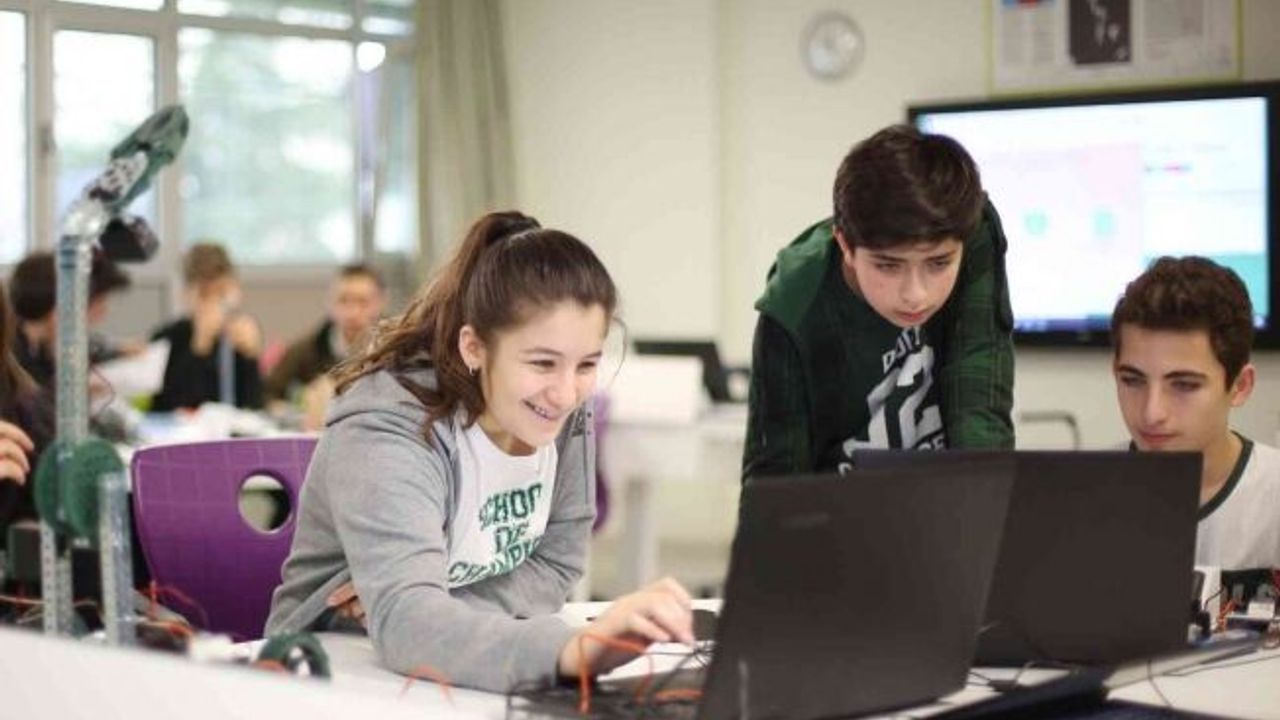 İTÜ ETA Vakfı Doğa Koleji öğrencileri, projeleriyle MOSTRATEC Bilim Olimpiyatları finalinde