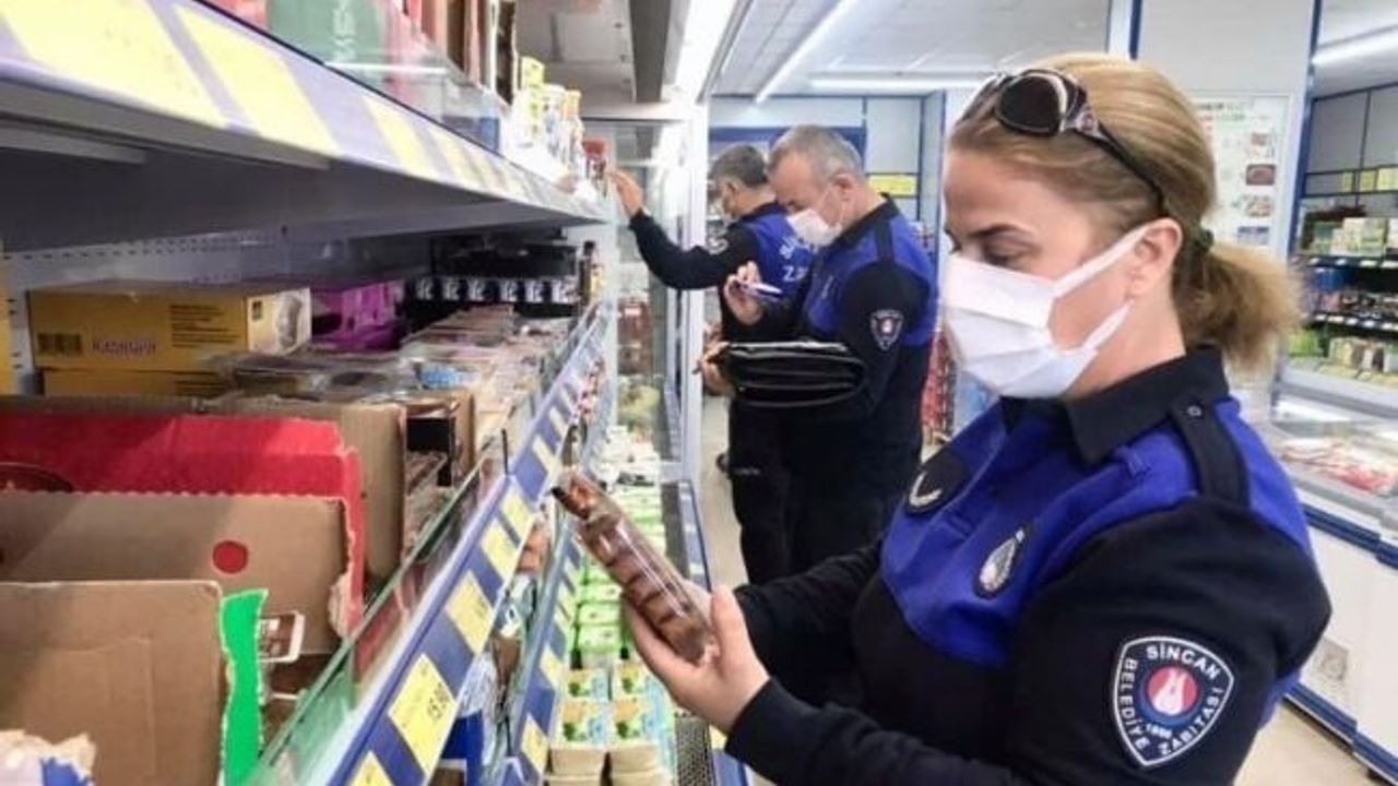 Sincan zabıtasından marketlere son kullanma tarihi denetimi