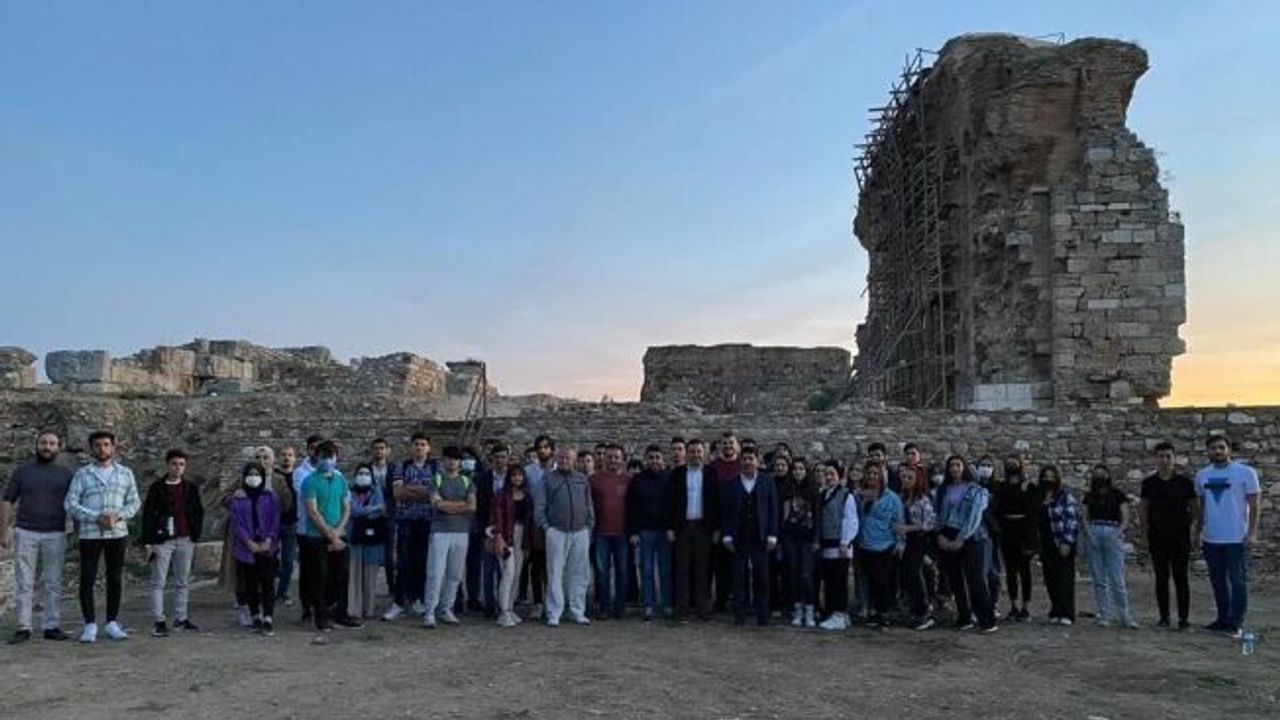 ADÜ Rektörü Aldemir, antik kent gezisine katıldı