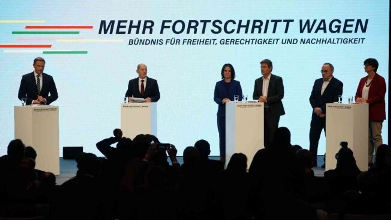 Almanya’da Trafik Lambası Koalisyonu protokol metni açıklandı