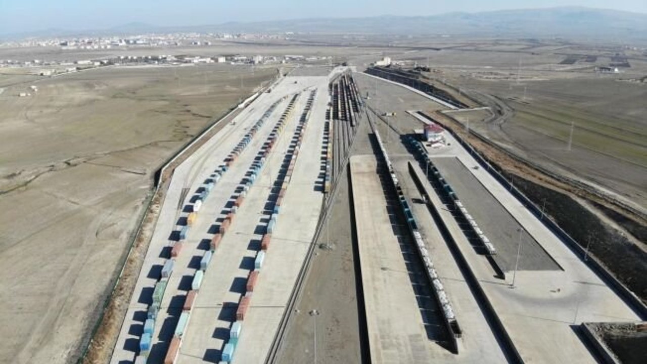 Bakan Karaismailoğlu: “Kars Lojistik Merkezi aktif bir şekilde çalışmaya başladı”