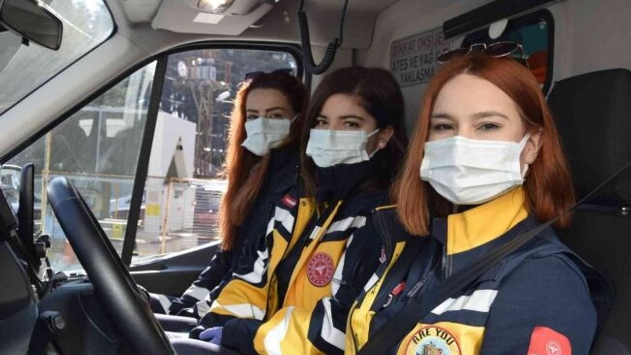 Acil tıp teknisyeni kadınlar saniyelerle yarışarak can kurtarıyor