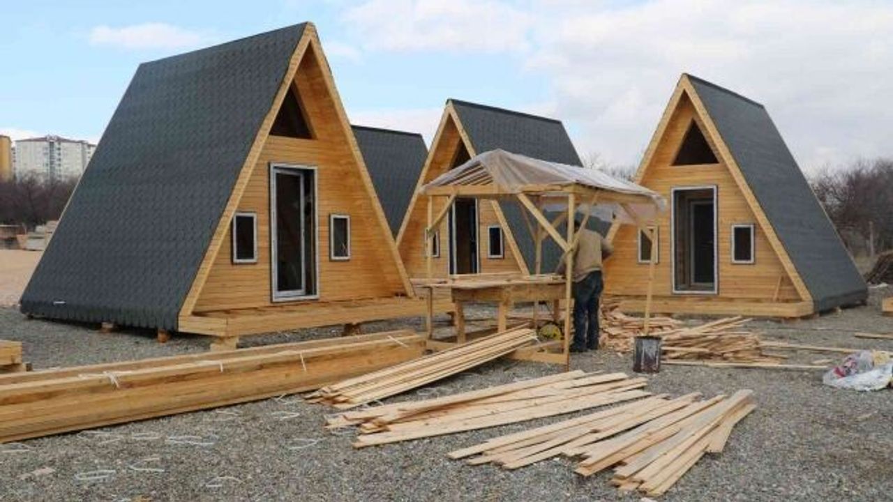 Doğu ve Güneydoğu Anadolu Bölgesinin tek bungalov fabrikasını kurdu, şimdi taleplere yetişemiyor