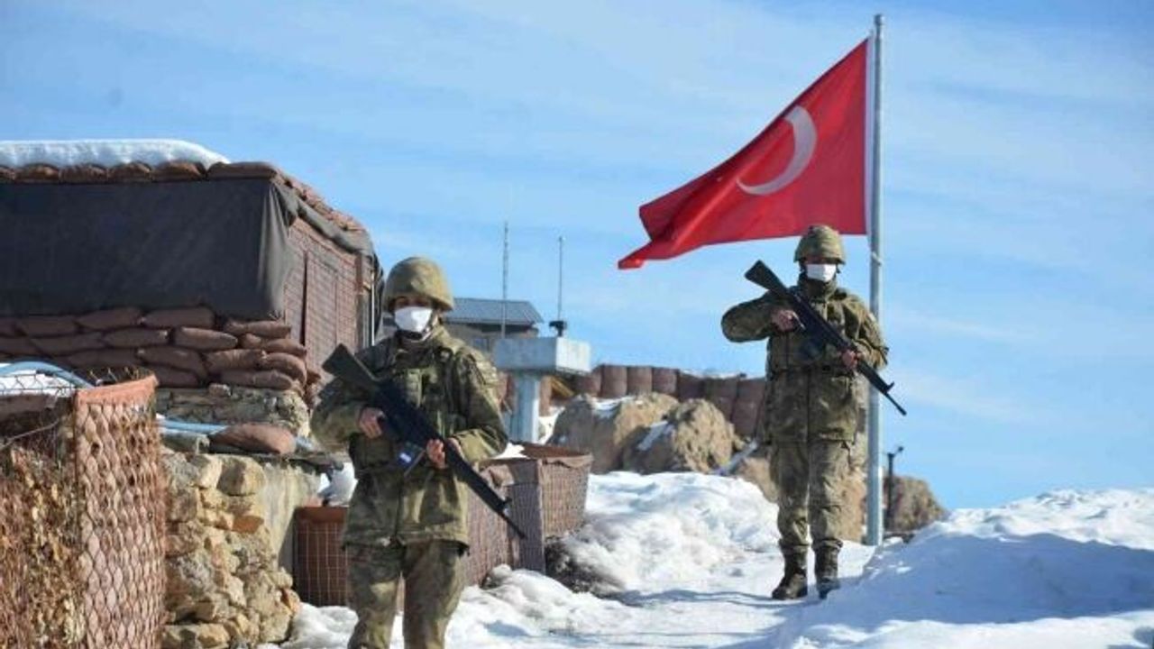 Mehmetçik sınırda ailesiyle görüşerek yeni yıla girdi