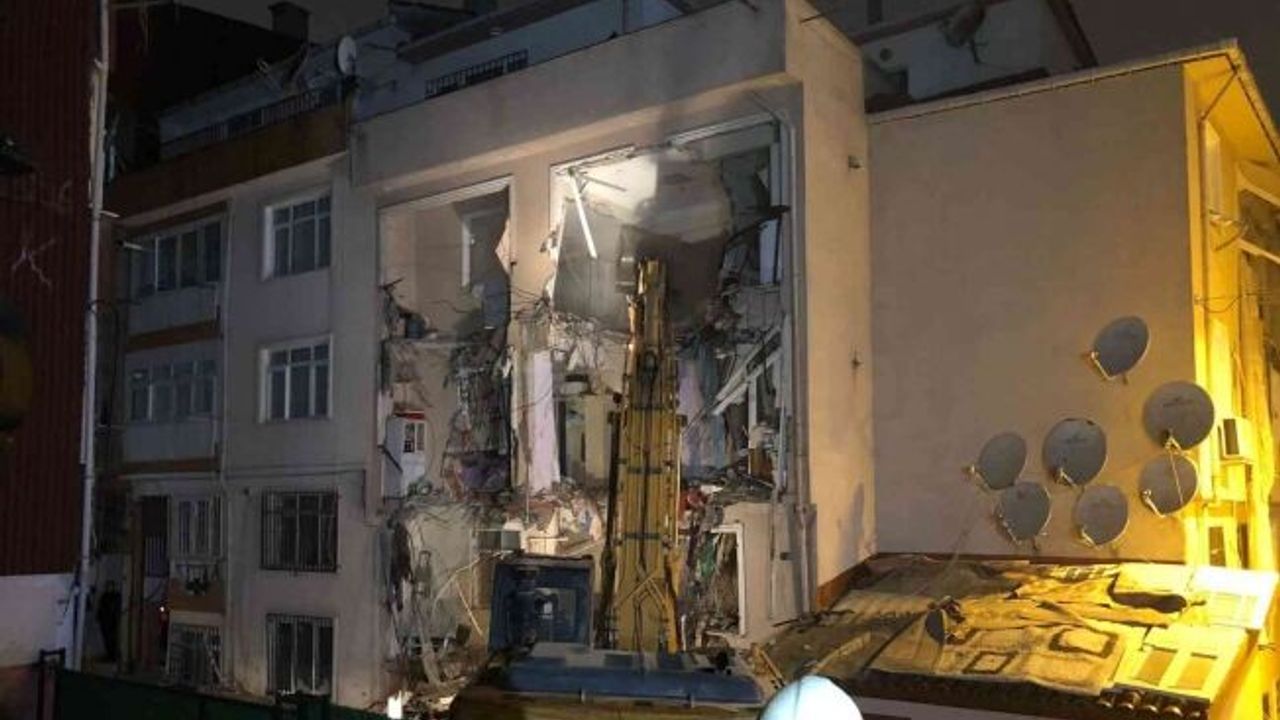 Üsküdar’da doğalgaz patlaması yaşanan binada yıkım işlemi başladı