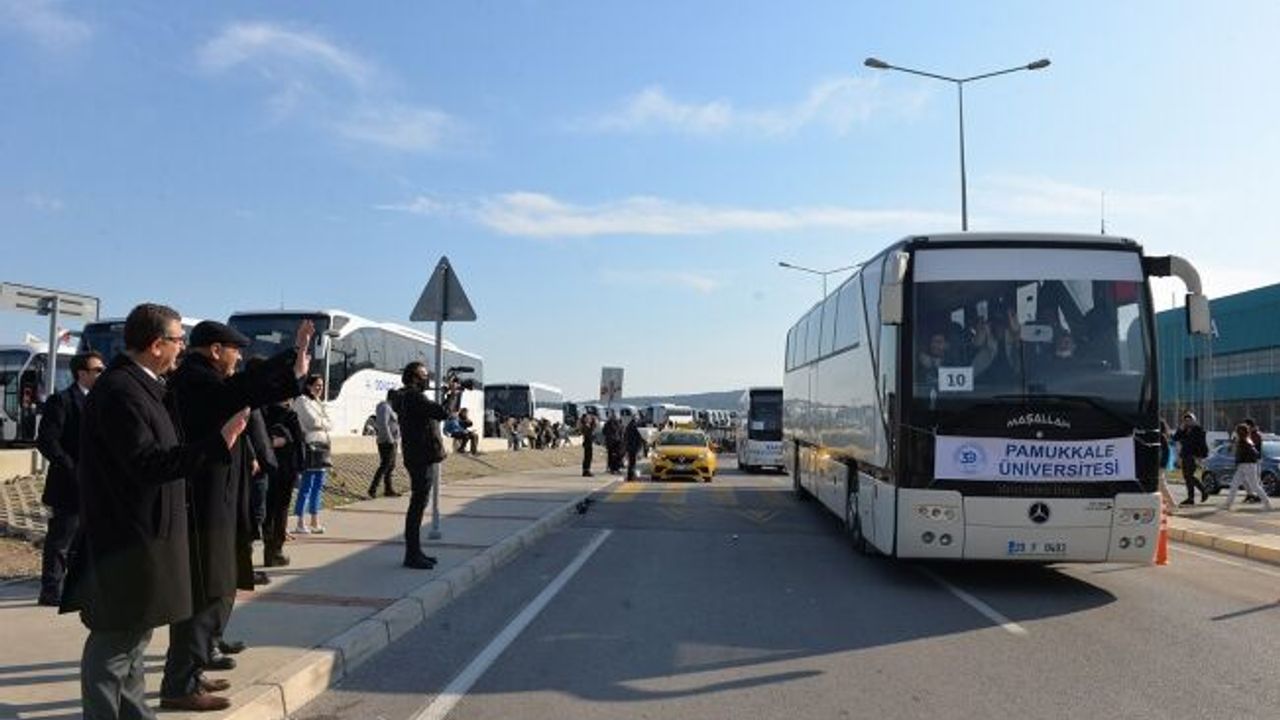 PAÜ’den 4 bine yakın öğrenci 62 otobüsle kariyer fuarına katıldı