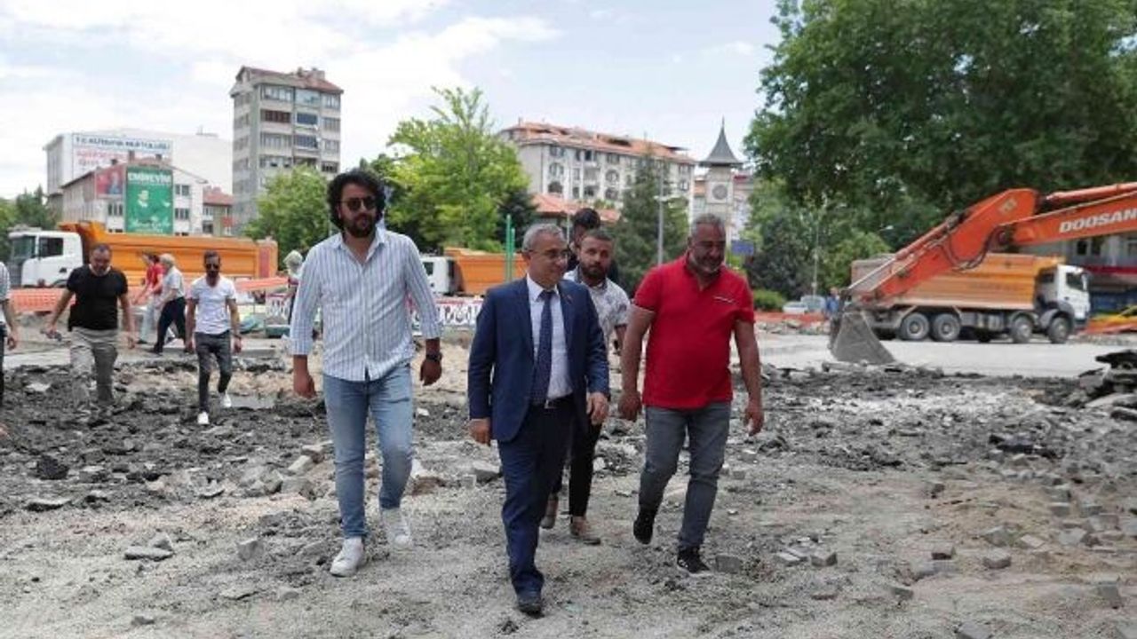 "Cumhuriyet Caddesi’nin trafiğe açılıp açılmaması konusunda kamuoyunun görüşünü alacağız"