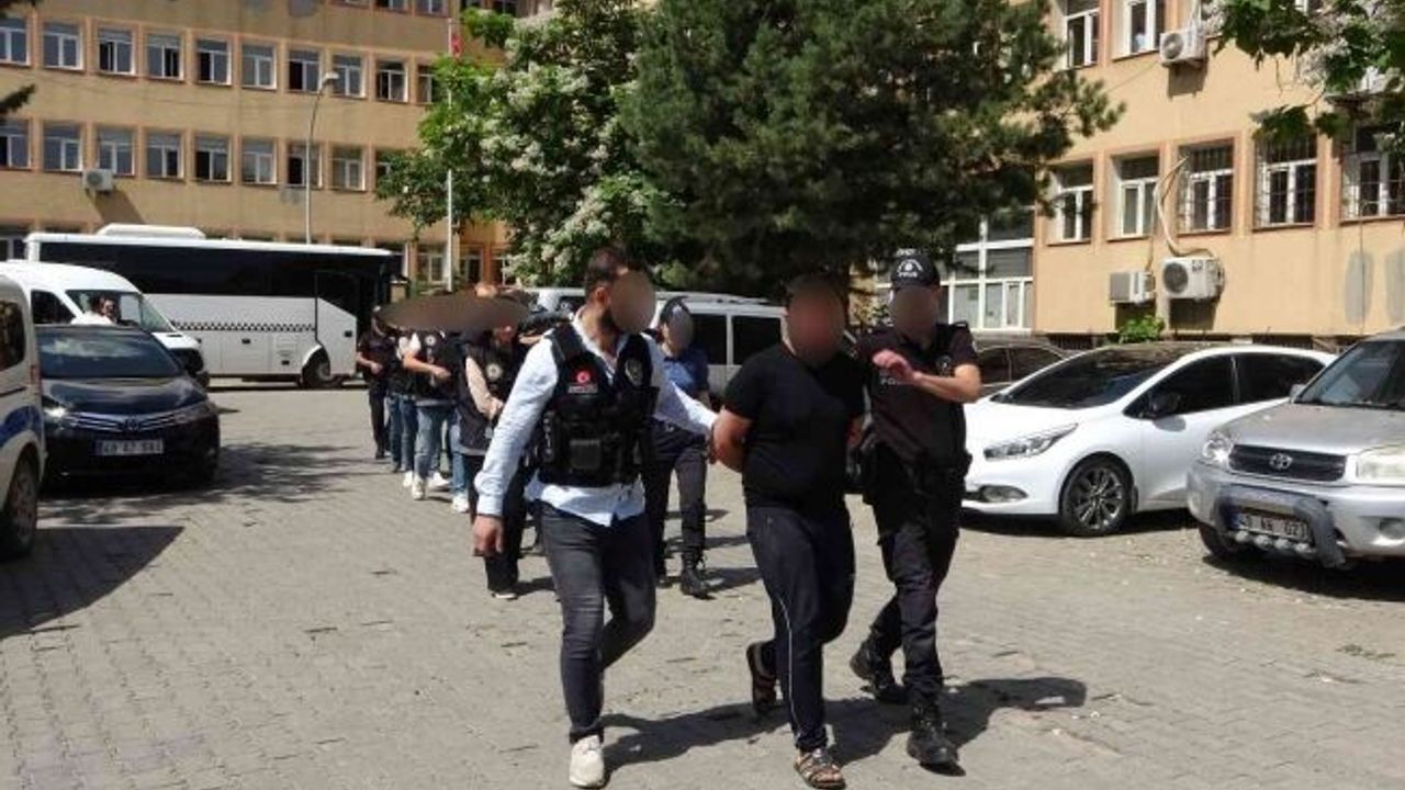 Eroini "Erol Abi’, metamfetamini ‘Metin Abi’ şifresiyle pazarlayan 4 torbacı tutuklandı