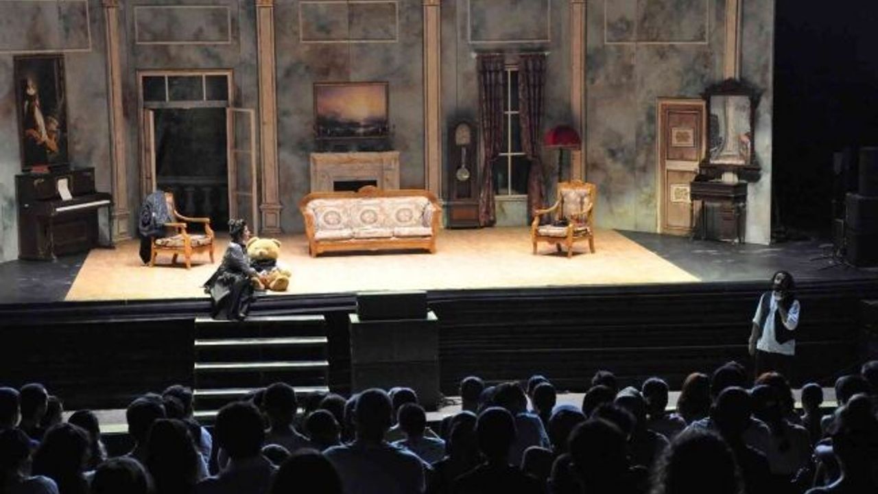 ’Çehov Vodvil’ oyunu, EXPO 2021 Hatay Tiyatro Festivali’nde sahnelendi