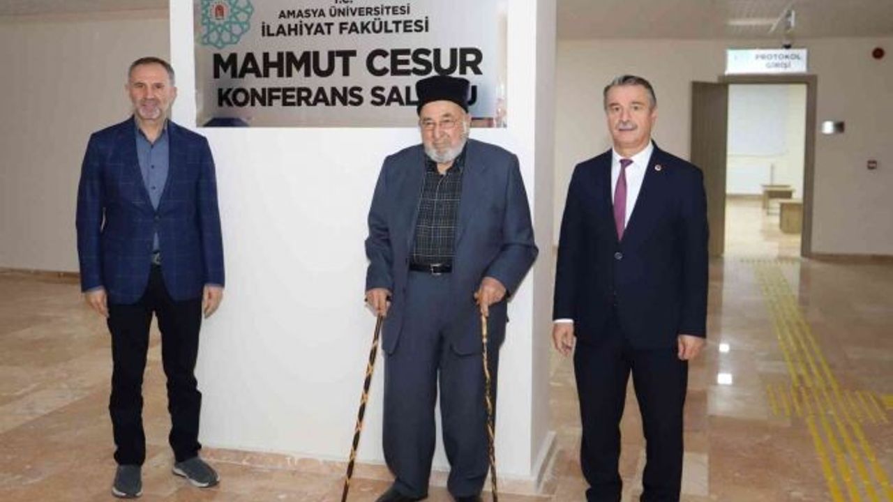 İlahiyat fakültesi konferans salonuna Mahmut Cesur’un adı verildi