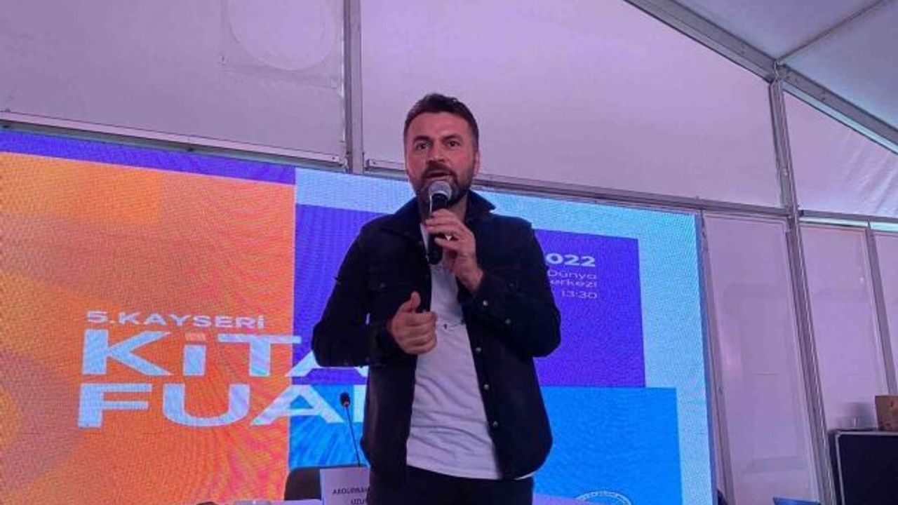 Kayseri Kitap Fuarı’nda yazar Abdurrahman Uzun’a yoğun ilgi