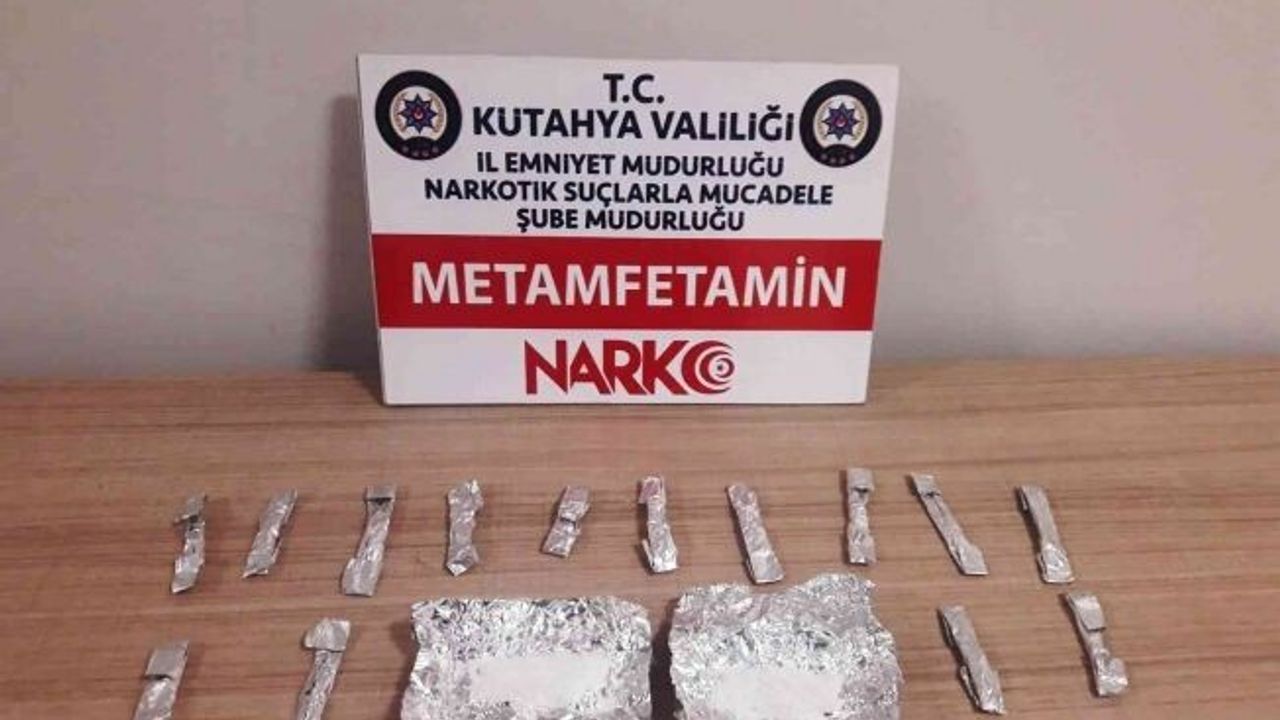 Kütahya’da Polis Timlerince durdurulan araçta uyuşturucu ele geçirildi