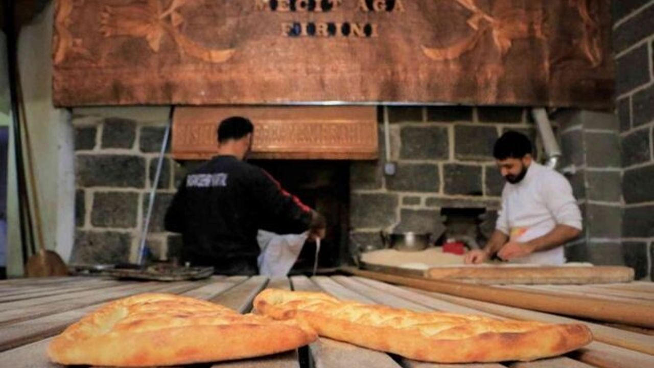 1865’ten bu yana üretilen ‘Diyarbakır ekmeği’ yerli ve yabancı vatandaşların damağına hitap ediyor