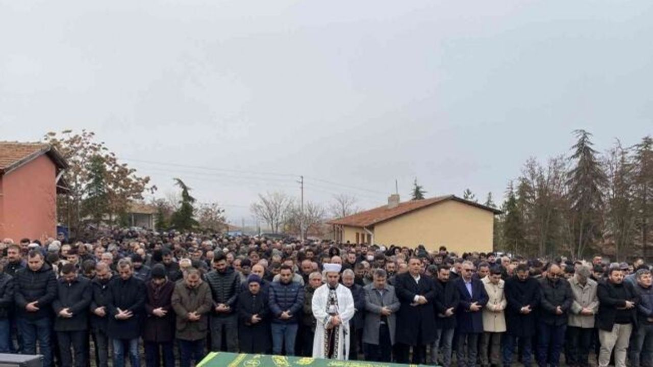 AK Parti Çorum İl Genel Meclis Üyesi Süleyman Ateş, son yolculuğuna uğurlandı