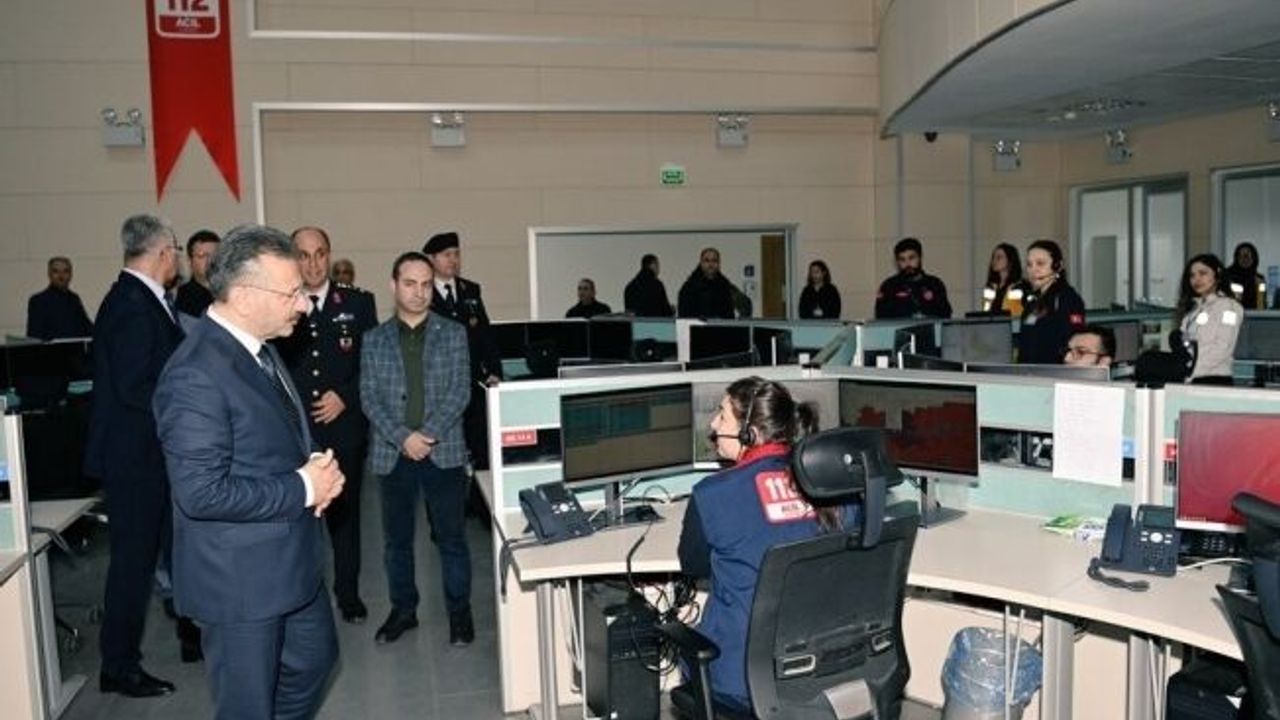 Aydın Valisi 112 Acil Çağrı Merkezi personelinin yeni yılını kutladı