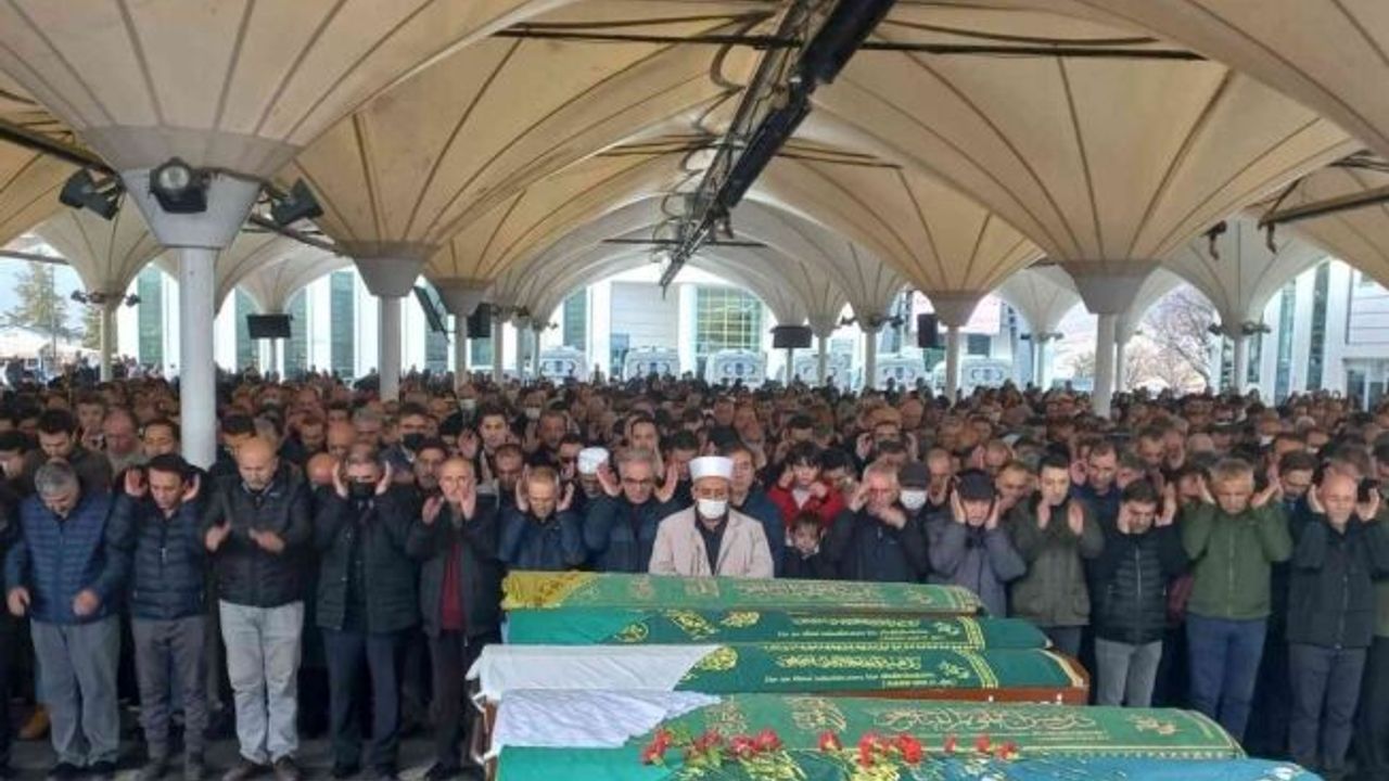 Başkent’teki trafik kazasında hayatını kaybeden 15 yaşındaki Tuğçe son yolculuğuna uğurlandı