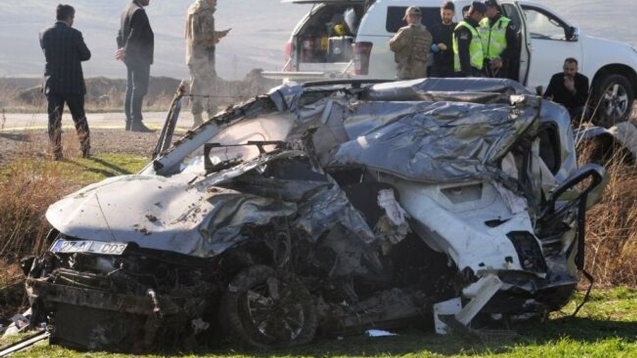 Cizre’de feci kaza: Hurdaya dönen araçta 4 ölü, 2 yaralı