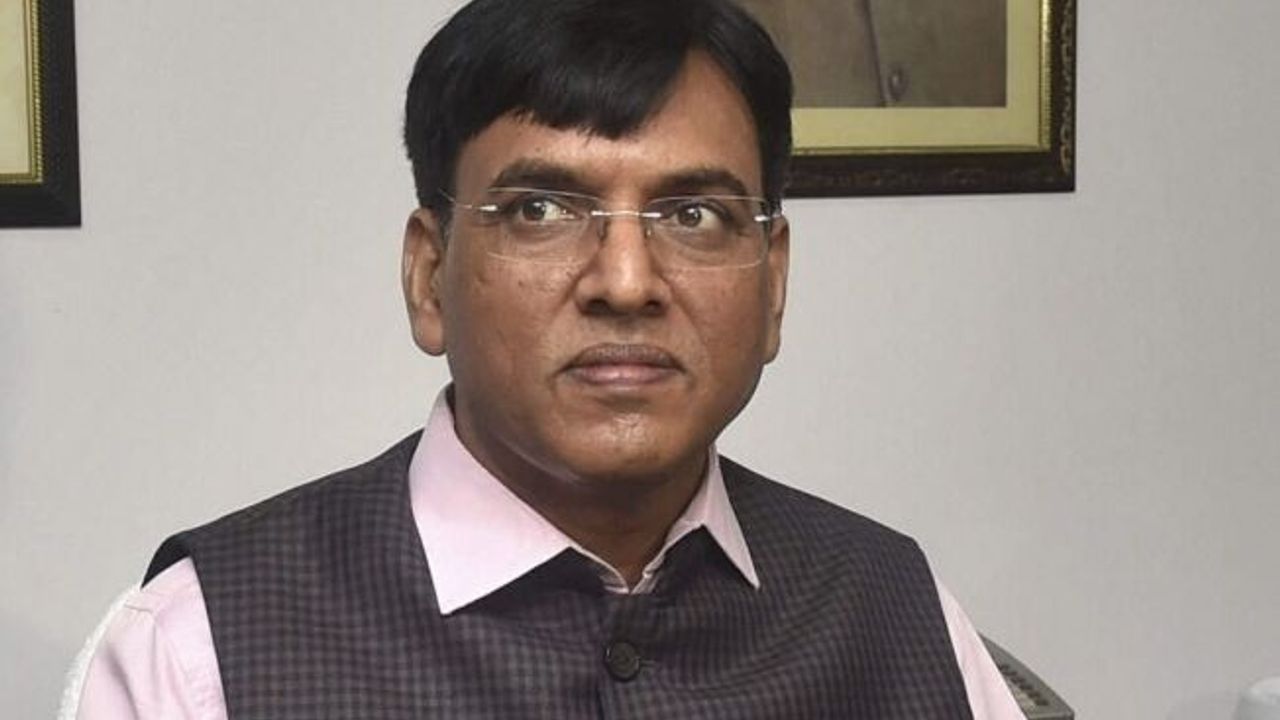 Hindistan, havalimanlarında rastgele Covid-19 testi yapmaya başladı