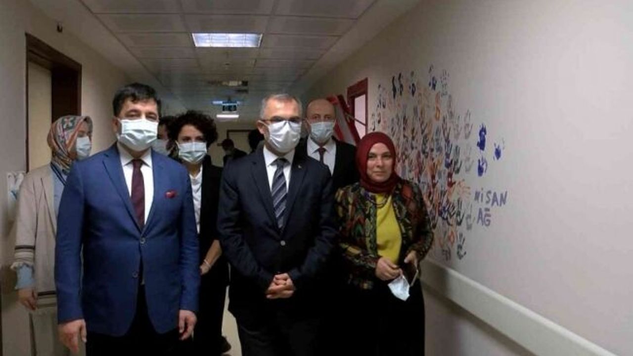 Maltepe Kaymakamı Tiryaki: "Hastanede tedavi gören çocuklarımızın eğitimleri de burada devam ediyor"