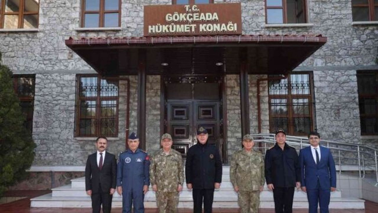 Milli Savunma Bakanı Akar ve komuta kademesinden Gökçeada’ya ziyaret